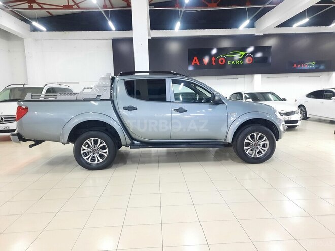Mitsubishi L200-10