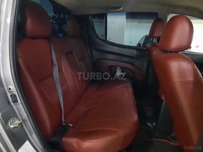 Mitsubishi L200-12