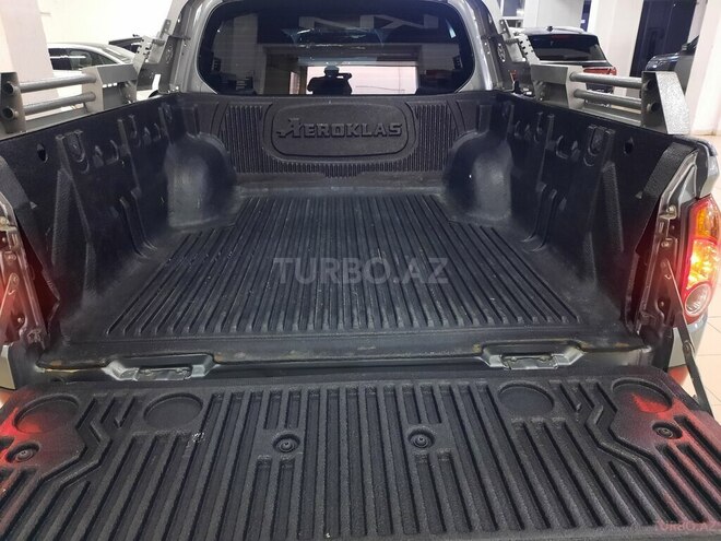 Mitsubishi L200-11