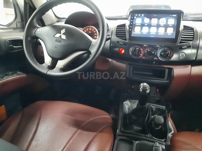 Mitsubishi L200-15