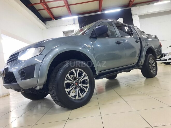 Mitsubishi L200-21