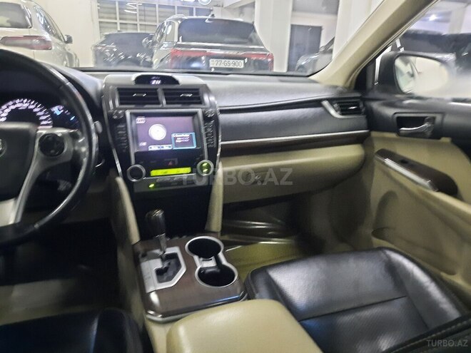 Toyota Camry-13