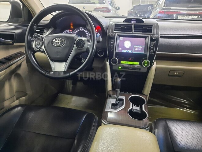 Toyota Camry-12