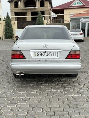 Mercedes E 220 1995, 330,235 km - 2.2 l - Bakı