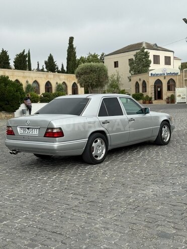 Mercedes E 220 1995, 330,235 km - 2.2 l - Bakı