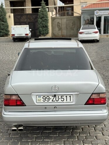 Mercedes E 220 1995, 330,235 km - 2.2 l - Bakı