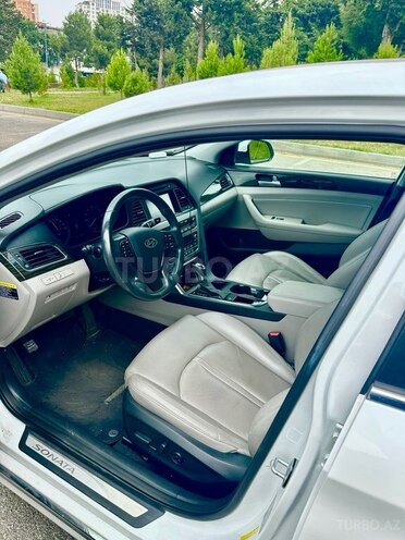 Hyundai Sonata-12