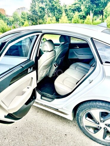 Hyundai Sonata-14