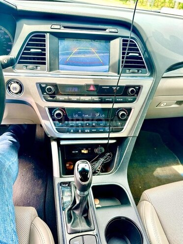 Hyundai Sonata-11