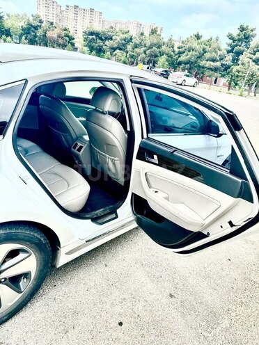Hyundai Sonata-16
