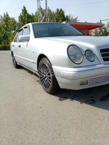 Mercedes E 240 1998, 290,000 km - 2.4 l - Bakı