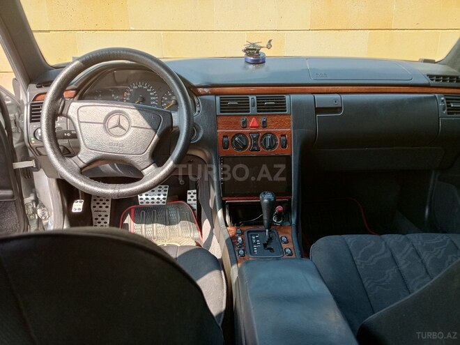 Mercedes E 240 1998, 290,000 km - 2.4 l - Bakı