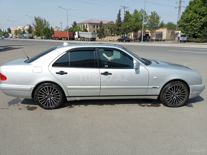 Mercedes E 240 1998, 290,000 km - 2.4 l - Bakı