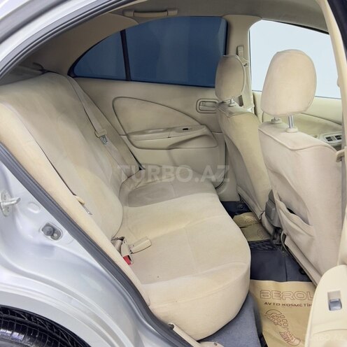 Nissan Sunny-11