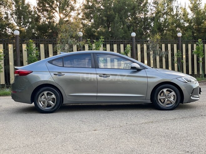 Hyundai Elantra 2016, 220,000 km - 1.6 л - Bakı