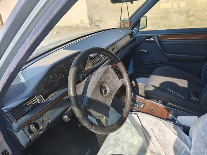 Mercedes E 200 1990, 281,000 km - 2.0 l - Bakı