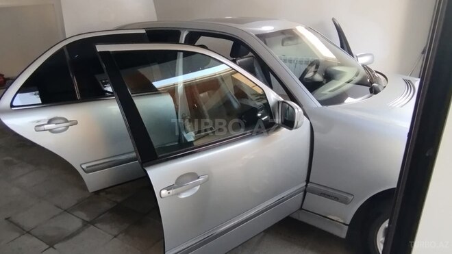 Mercedes E 240 1999, 264,000 km - 2.4 l - Bakı