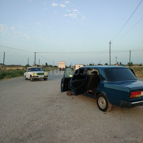 LADA (VAZ) 2107 2004, 94,410 km - 1.6 l - Salyan
