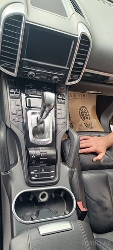 Porsche Cayenne-4