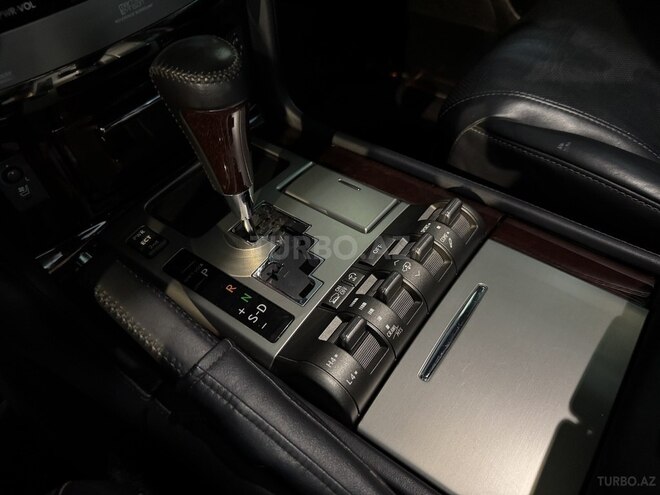 Lexus LX 570-16