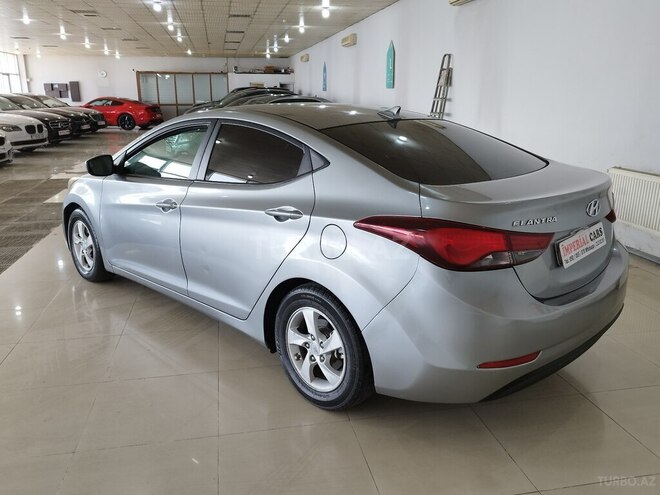 Hyundai Elantra-5