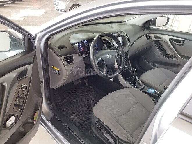 Hyundai Elantra-6