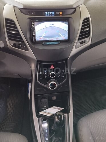 Hyundai Elantra-9