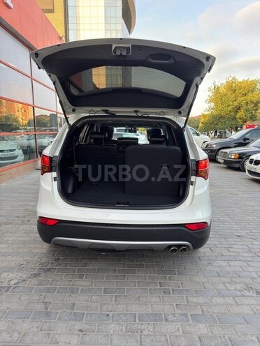 Hyundai Santa Fe-13