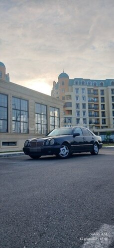 Mercedes E 220 d 1999, 530,000 km - 2.2 л - Sumqayıt