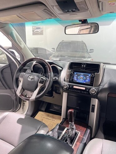 Toyota Land Cruiser Prado-11