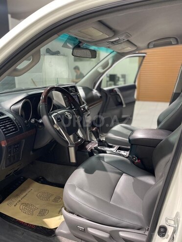Toyota Land Cruiser Prado-12