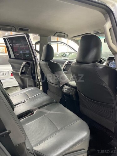 Toyota Land Cruiser Prado-16