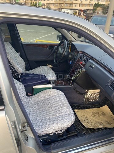 Mercedes E 240 1999, 405,631 km - 2.6 л - Bakı