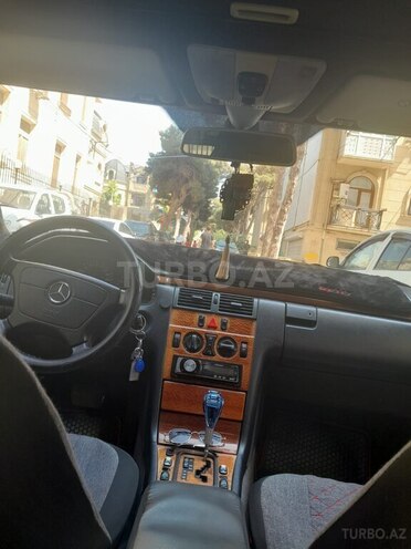 Mercedes E 200 1999, 298,000 km - 2.0 l - Bakı