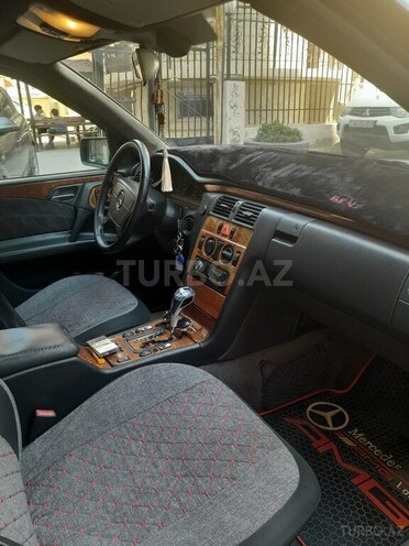 Mercedes E 200 1999, 298,000 km - 2.0 l - Bakı