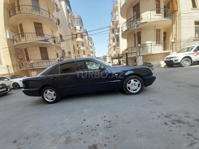 Mercedes E 200 1999, 298,000 km - 2.0 l - Bakı