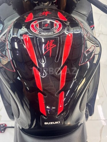 Suzuki GSX 1300 R Hayabusa-12
