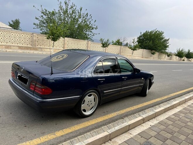 Mercedes E 240 1999, 330,000 km - 2.4 l - Naxçıvan