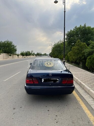 Mercedes E 240 1999, 330,000 km - 2.4 l - Naxçıvan