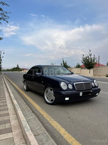 Mercedes E 240 1999, 330,000 km - 2.4 l - Naxçıvan