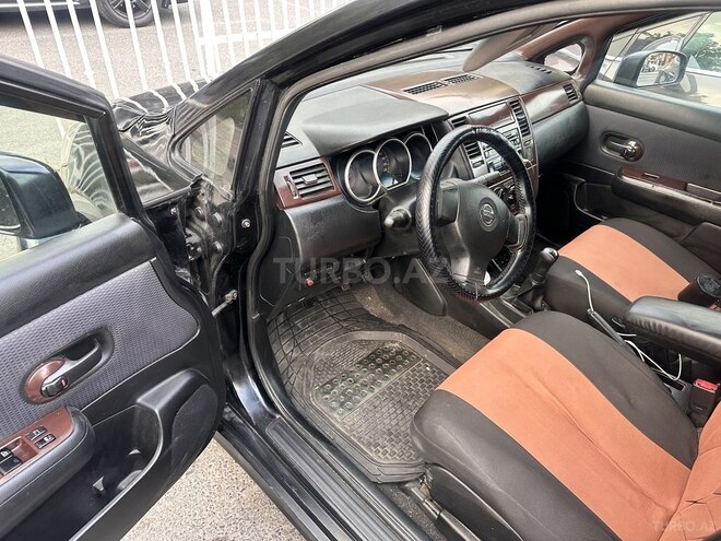 Nissan Tiida-13