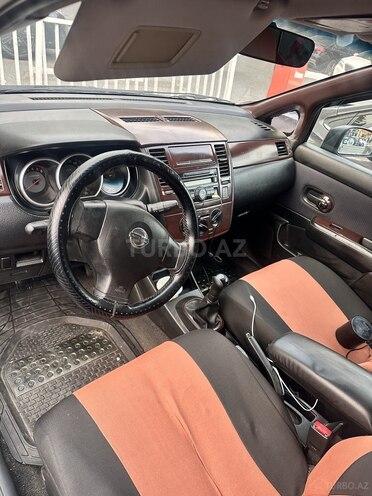 Nissan Tiida-12