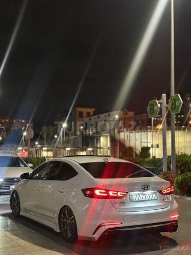 Hyundai Elantra 2017, 133,576 km - 1.6 л - Bakı