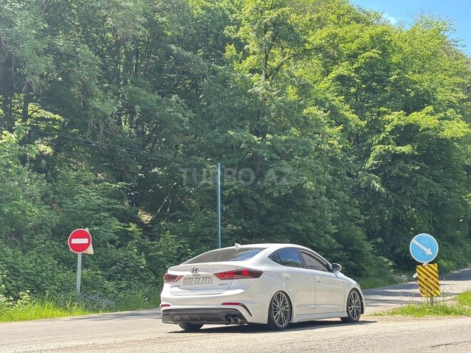Hyundai Elantra 2017, 133,576 km - 1.6 л - Bakı