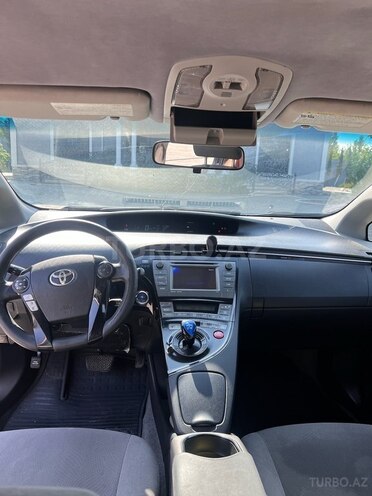 Toyota Prius-10
