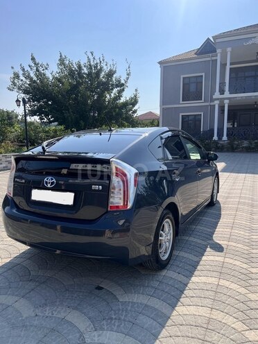 Toyota Prius-7