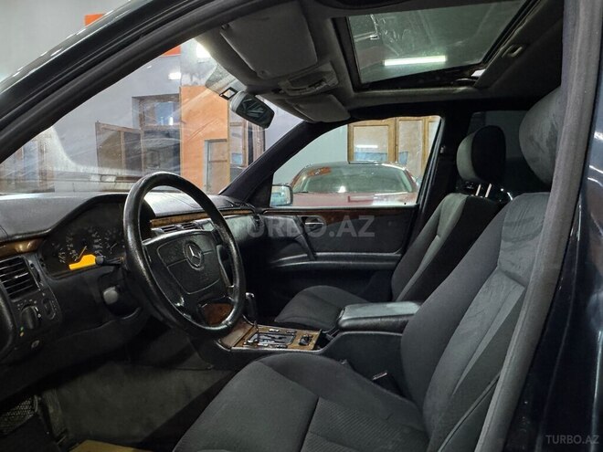 Mercedes E 240-14