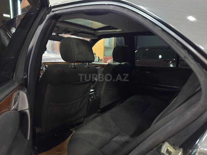 Mercedes E 240-16