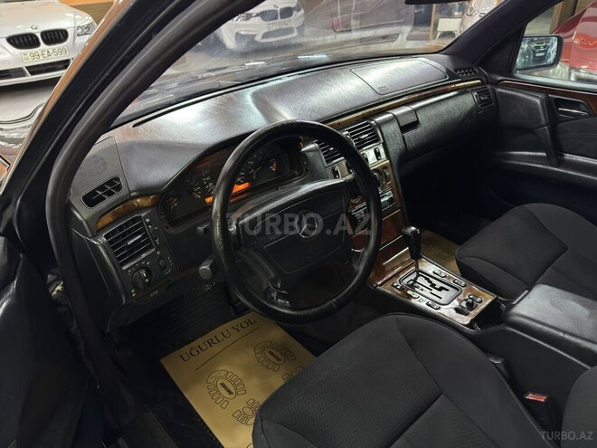 Mercedes E 240-15