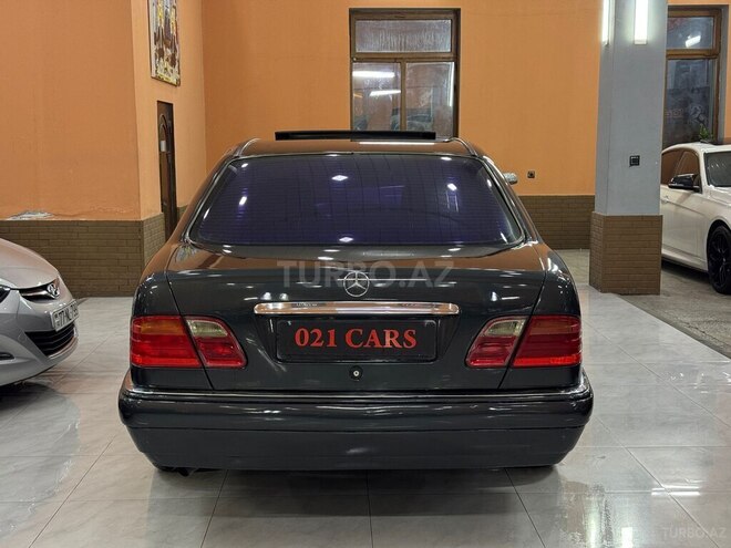 Mercedes E 240-11